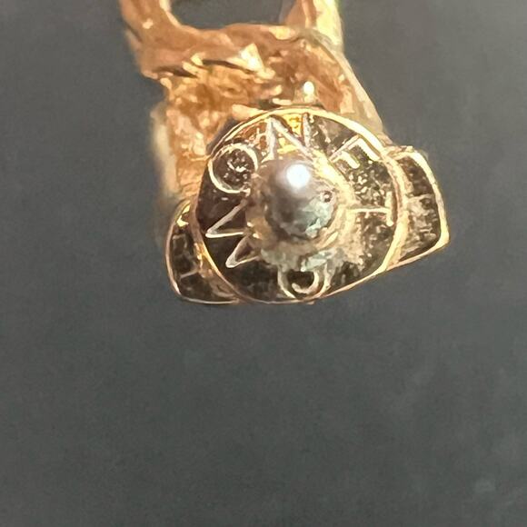 Vintage Monet Signed Gold Tone Small Hoop Post Earrings - Picture 7 of 7